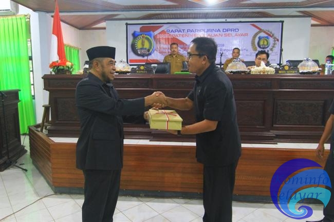 Wabup Serahkan LKPJ TA 2018 dan 3 Naskah Ranperda ke DPRD Selayar
