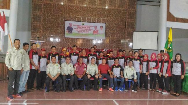 Devo Khaddafi Lantik Pengurus PBSI Selayar Masa Bakti 2018-2022