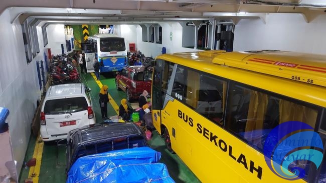 Gunakan KMP. Takabonerate Bupati Basli Ali bersama Ketua TP. PKK kunker ke Pastim