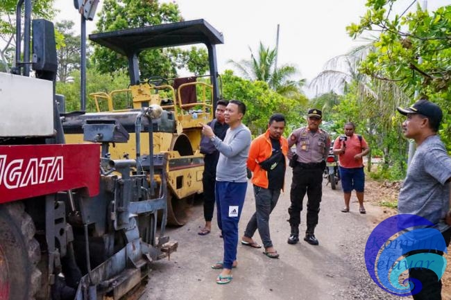 Tiba di Pasimarannu, MBA Tinjau Pembangunan Jalan Hotmix