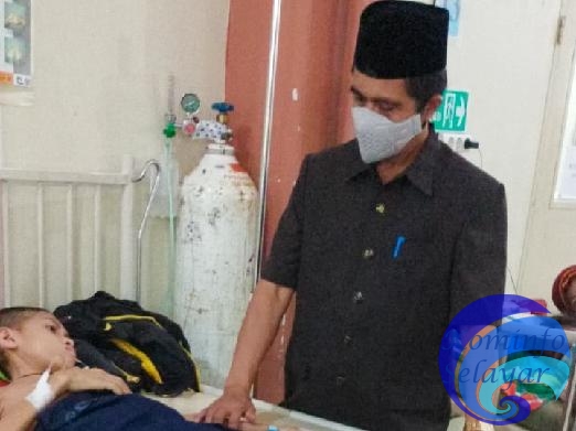 Besuk Pasien Gizi Buruk, Wabup Selayar Serahkan Bantuan Pemda Lazismu, dan Veteran