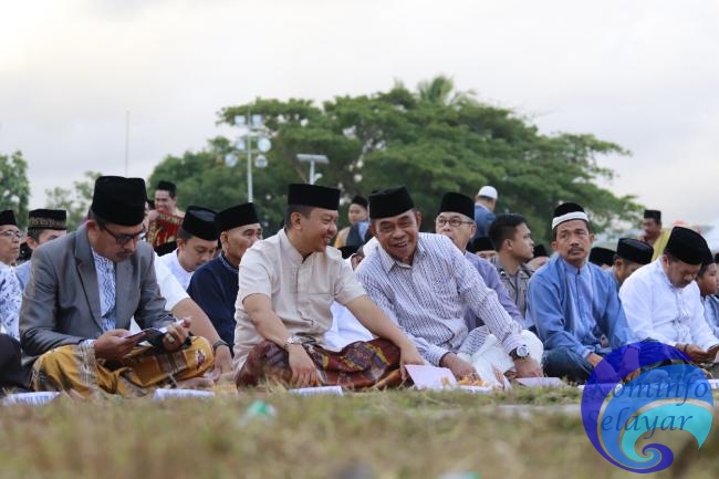 Bupati dan Wabup Kepulauan Selayar Shalat Idul Adha 1440 H Bersama Warga di Lapangan Pemuda Benteng