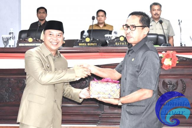 Bupati Basli Ali Serahkan Ranperda APBD Tahun Anggaran 2025 ke DPRD Kab. Kepulauan Selayar