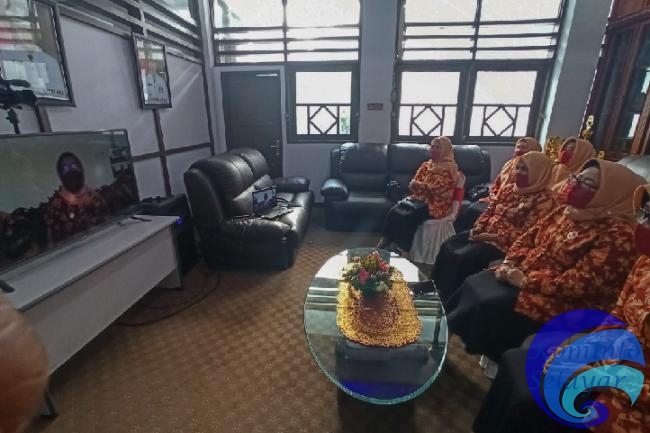 Usai Halal Bi Halal dengan DWP Sulsel, Hj. Asniar Marjani Sapa Jajarannya Melalui Video Conference