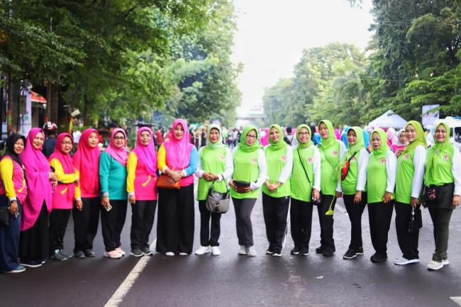 Peringati Hari Kanker Sedunia, Ketua TP PKK Kabupaten Kepulauan Selayar Ikut Fun Walk