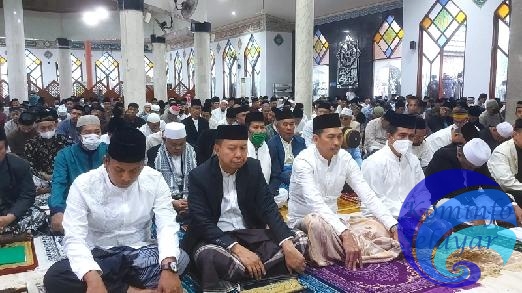 Bupati, Wabup, Forkopimda Shalat Idul Adha 1443 H Bersama Ribuan Warga di Mesjid Agung Al-Umaraini