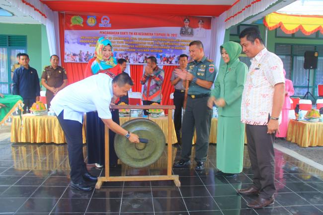 Bupati Kepulauan Selayar Canangkan Bakti Sosial TNI Manunggal KB-Kes