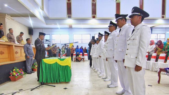 Bupati Kepulauan Selayar Lantik 8 Kades di Ruang Pola Kantor Bupati 