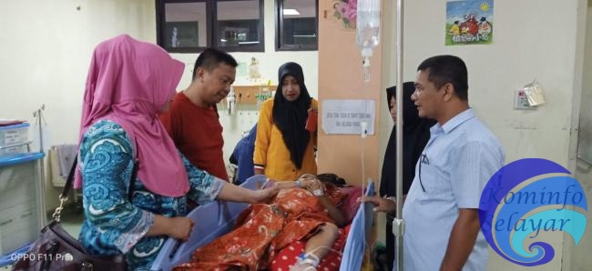 Bupati Selayar Besuk Pasien di RS. Wahidin, Mohon Doa Untuk Kesembuhan Arifin Rujab