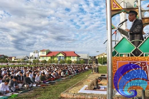 Ribuan Warga Sholat Idul Adha di Lapangan Pemuda Benteng
