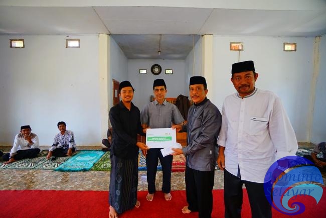 Wabup Selayar Bersama Baznas Bantu Pondok Pesantren Darul Ulum Pao Etang