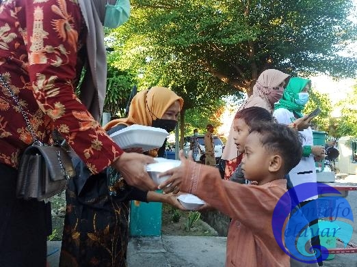 Ketua dan Pengurus DWP Kepulauan Selayar Berbagi Menu Buka Puasa kepada Kaum Dhuafa
