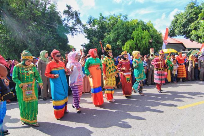Tari Lulo Sultra Tampil Pada Karnaval Budaya Hari Jadi ke-413 Selayar 