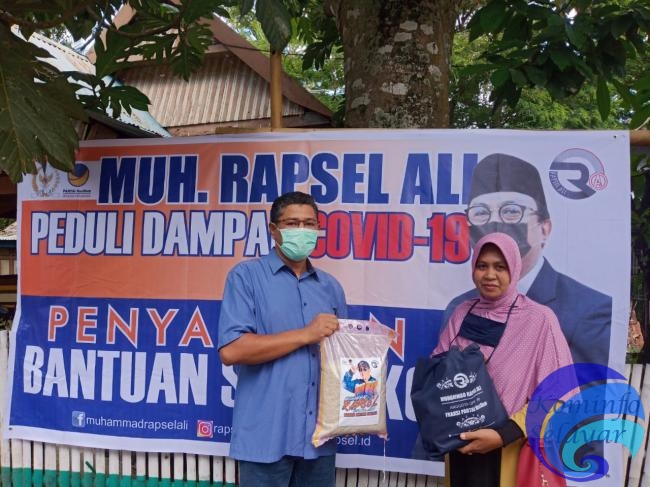 Anggota DPR RI Muhammad Rapsel Ali Bagikan Sembako ke Masyarakat Selayar Terdampak Corona