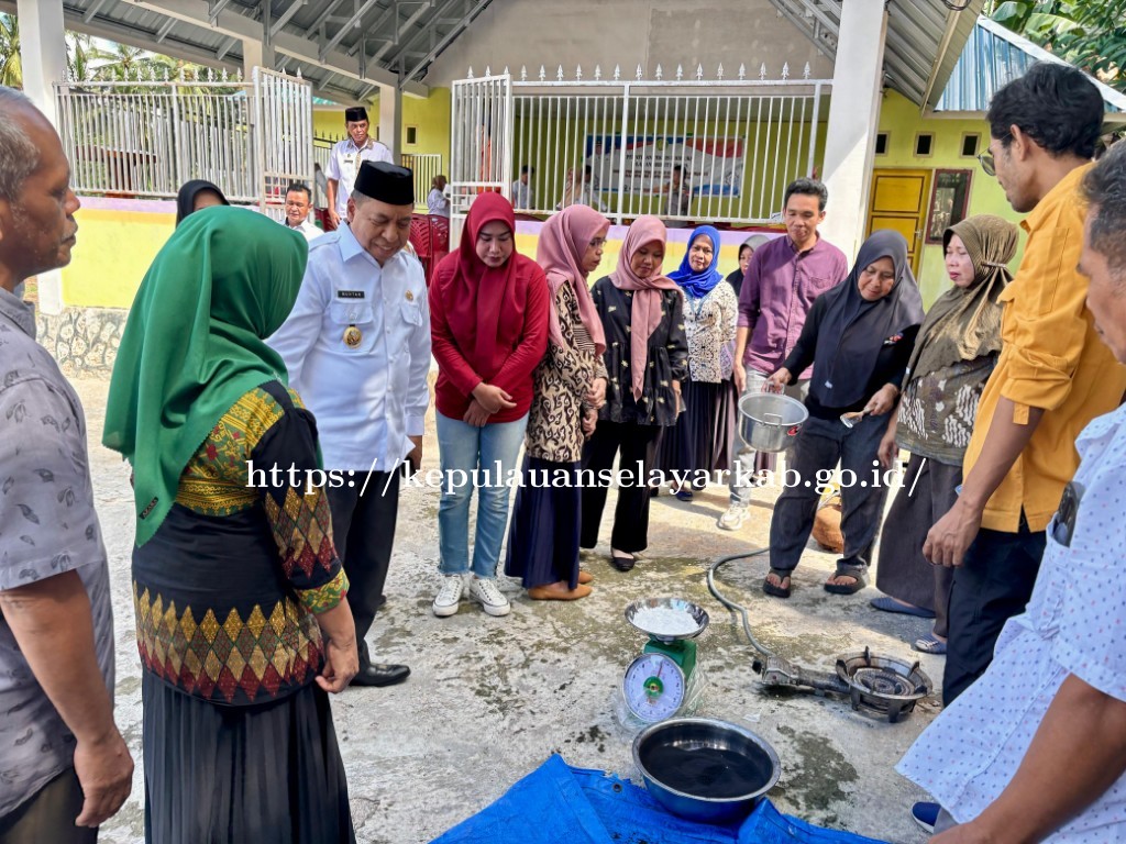 Dukung Program 100 Hari Kerja Bupati, Disperinaker Selayar Gelar Pelatihan Briket Kelapa untuk UMKM