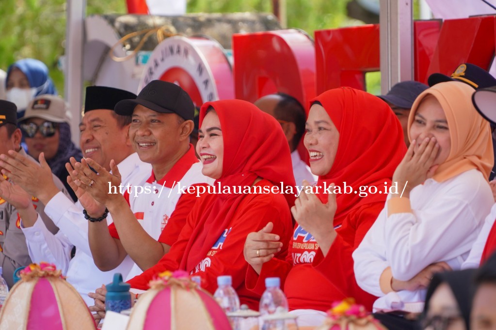 Bupati Selayar Semangati Peserta Lomba Gerak Jalan Indah, Ajak Jaga Kekompakan dan Ketertiban