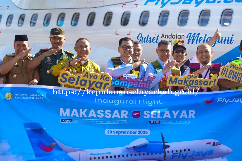 Bupati Natsir Ali Lepas Penerbangan Perdana Fly Jaya Air di Bandara H. Aroeppala