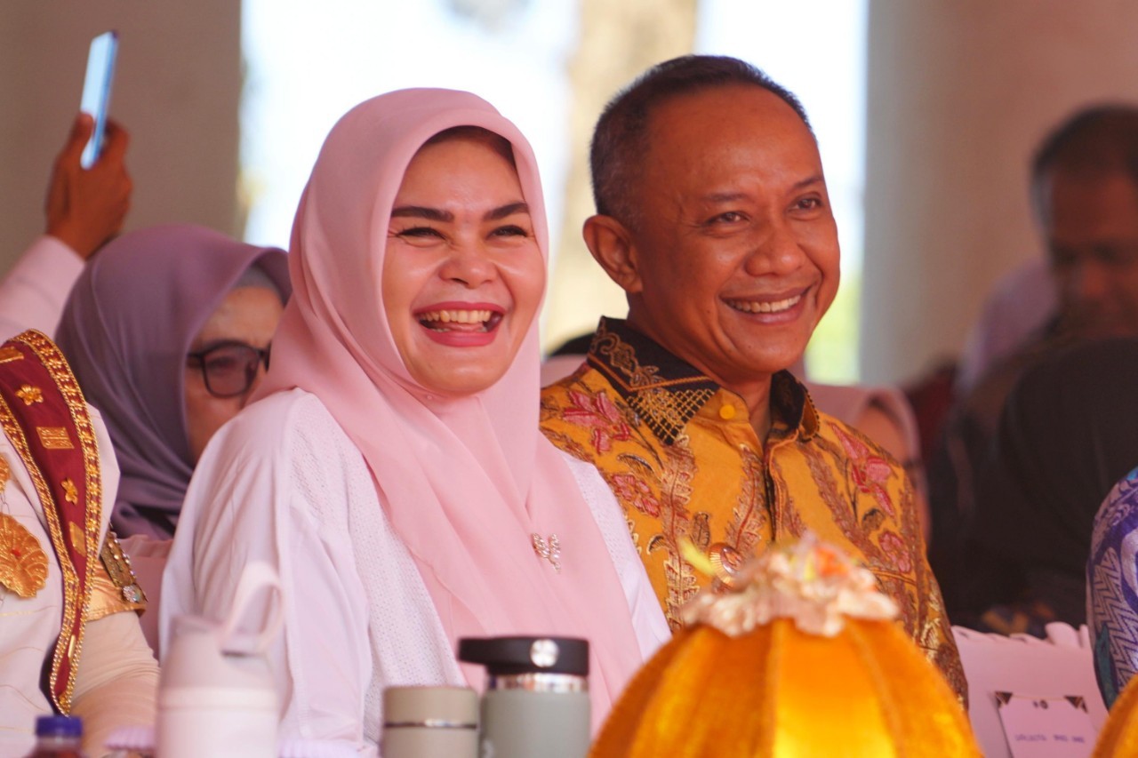 Natsir Ali bersama Yanti Rahmawati Hadir di Bone Dampingi TP PKK Selayar di Jambore Sulsel, Tuai Apresiasi Gubernur