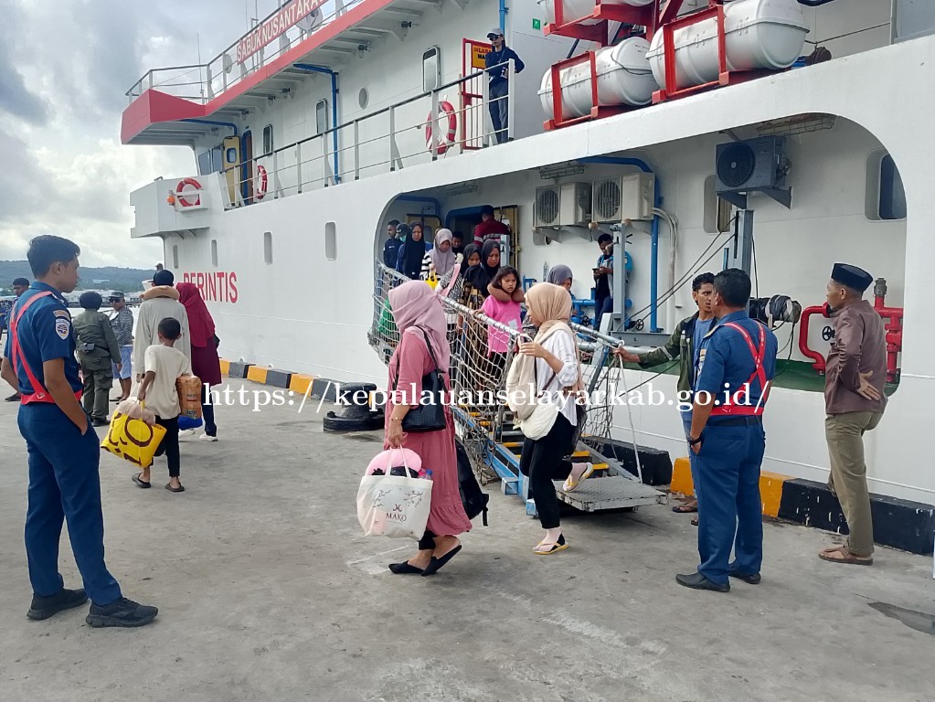 KM Sabuk Nusantara 85 Akomodir Arus Balik Pejuang PPPK Paruh Waktu ke Wilayah Kepulauan di Selayar