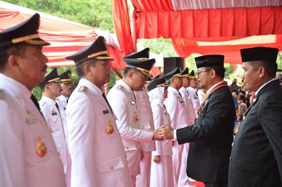 Pelantikan Bupati dan Wakil Bupati Kepulauan Selayar Periode 2016 - 2021