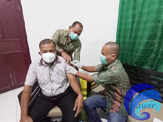 Pegawai Distan KP Kepulauan Selayar Terima Vaksin Covid-19 Dosis I